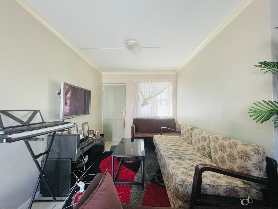 1 Bedroom Property for Sale in Maitland Western Cape